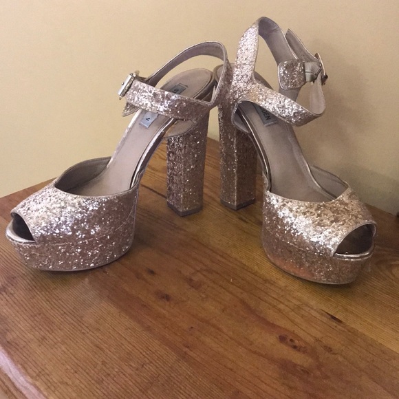 Steve Madden Jillyy Gold Block Platform Heel - Picture 1 of 7